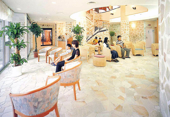 山中産婦人科医院　ロビー